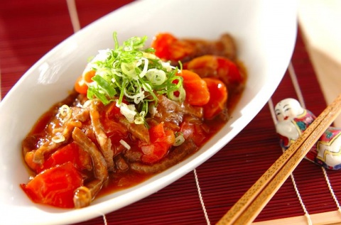 カルビ肉のトマト甘酢炒め