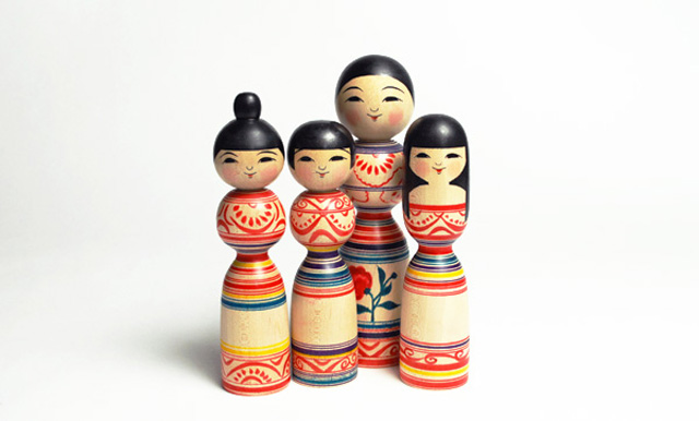 コシノ三姉妹とお母さんが津軽こけしで登場|イズムコンシェルジュ