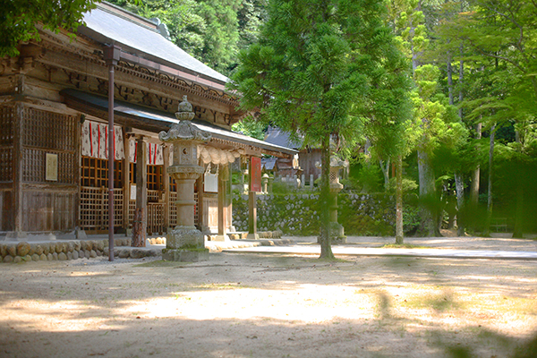 パワースポットと言われている玉作湯神社。