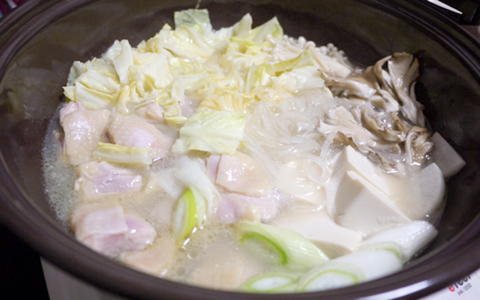 【ウマすぎ注意】炊飯器で作る『鶏の水炊き鍋』が冬に最高！