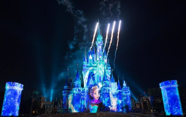 東京ディズニーランドで開催中のスペシャルイベント アナとエルサのフローズンファンタジー が大盛り上がり Ameba News アメーバニュース