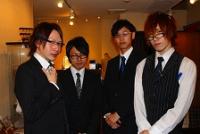 カフェ&バー「Love-all」のメガネ男子のスタッフ