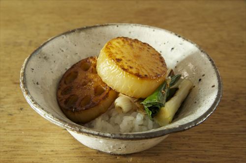 「大根とレンコンのステーキめし」は、濃厚でありつつ爽やか。贅沢だ