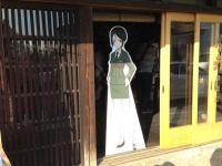 大洗はアニメ『ガールズアンドパンツァー』の子達の出身校として、今大盛り上がり中。街中にこんな感じで立て看板がたっているのですが、単なるPOPじゃない。町おこしとガルパンファンへのサービス両方を深く考えて作られた、かなりユニークなプロジェクトになっているのです。写真はお酒「撃破率120%」を作っている酒屋。