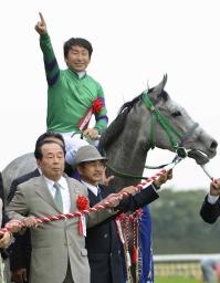 ホエールキャプチャが優勝 競馬のヴィクトリアマイル