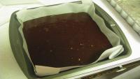 ブラウニーやスポンジケーキを確実にキレイに切り分けられるようにする手順
