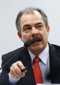 UOL：ブラジルの科学技術革新大臣Aloizio Mercadante氏、公聴会で12月にiPad製造工場がオープンすると明らかに