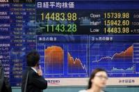 日経平均株価が前日比1143円28銭安を示す株価ボード=東京都中央区で2013年5月23日午後5時23分、矢頭智剛撮影