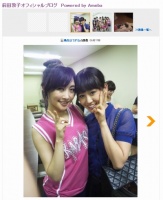 前田敦子＆KARAニコル、顔を寄せ合い2ショット
