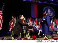 卒業式壇上で公開プロポーズ、結婚意識した大学1年時から心待ちに。