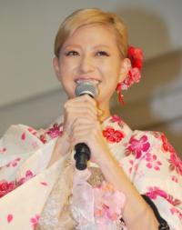 AAA伊藤千晃が愛の告白「恥ずかしい～」