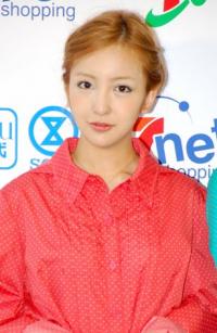 AKB板野、前田の卒業時期決定に無言で苦笑い
