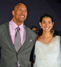 （左から）”ロック様”ことドゥウェイン・ジョンソンとすみれ　（C）ORICON NewS inc.