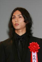 先輩仮面ライダー、響鬼＝細川茂樹に続けるか!? カブト＝水嶋ヒロの作家デビューの行方は？
