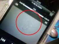 iPodにドクロの顔が…サイバーゴーストの姿をついにとらえた!?
