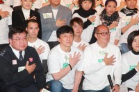 地震チャリティーイベントに中村雅俊も、ジャッキー・チェンは追加募金を決定―香港