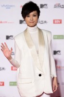今年の若手スター収入トップ！“最高のスーパーガール”人気歌手クリス・リー―中国