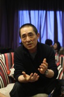 チャン・ツィイーにコン・リー…チャン・イーモウ監督が愛弟子の祖国回帰を支持―中国