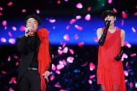 ＜中国の紅白＞フェイ・ウォンが音外しで非難殺到、イーソン・チャンとラブソング熱唱―中国