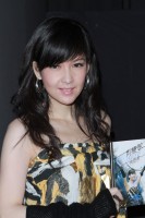 憧れの美魔女やっぱり“清純派”、ビビアン・チョウがデビュー25周年DVD―香港