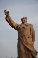 孔子や毛沢東の巨大像が各地に続々、観光地の目玉に―中国