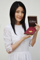出産から2カ月、ケリー・チャンが早くも復帰！次男すくすく成長―香港