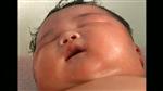 ２月８日、中国の河南省新郷市で４日に体重７０４０グラムの男児が誕生したことが明らかに。地元メディアは、同国で最も重い赤ちゃんの記録を更新した可能性があるとしている。写真は提供映像から（２０１２年　ロイター／XINXIANG TV）