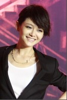 【華流】バービィー・スー、妹小Sの代理で『康熙来了』の進行役に
