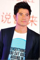 【華流】ステージ急降下で転落したアーロン・クォック、怪我はなし