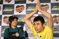 なでしこ川澄が小島よしおとコラボ！「チョコウィッチ」をPR