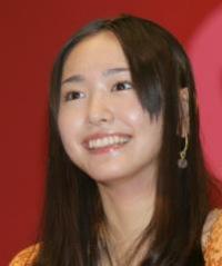 新垣結衣 弁護士役に苦戦中 癒し系俳優といい関係の収録現場