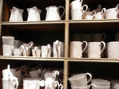 「アスティエ」の陶器