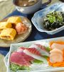 刺し身のケンは彩りよく盛り合わせましょう！　う巻き卵はウナギ蒲焼きを贅沢に使った一品です。