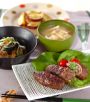たっぷりのネギを使った牛肉巻きはお酒のおつまみにもオススメ。みそ汁はゴマを加えてコクをプラス。