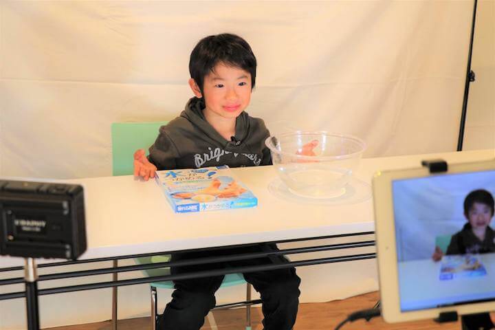 子どもたちにとってはカメランの前で話すのも新鮮