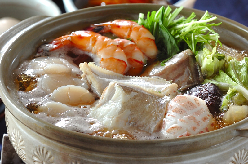 熱々海鮮鍋【E・レシピ】料理のプロが作る簡単レシピ/2013.01.07公開のレシピです。
