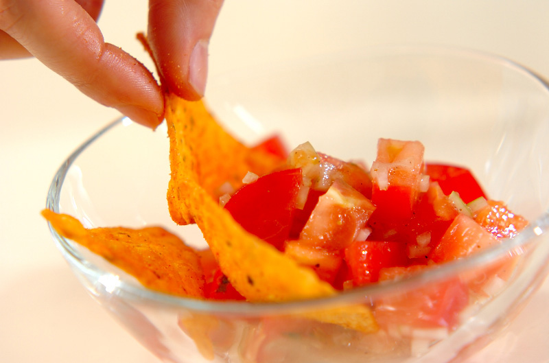 トマトのトルティーヤサラダ【E・レシピ】料理のプロが作る簡単レシピ/2011.07.04公開のレシピです。