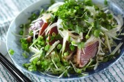 さっぱりヘルシー!薬味たっぷりカツオのたたき