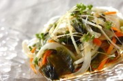 玉ネギとワカメのポン酢サラダ
