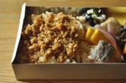 お箸で食べやすい鶏そぼろ