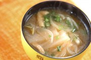 大根と玉ネギのみそ汁