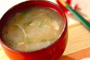 ほっとする！定番大根と玉ネギのみそ汁