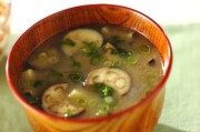 ナスと玉ネギのみそ汁