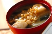 ワカメとお麩のみそ汁