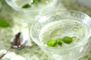 ミントとキュウリの冷製スープ