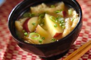 サツマイモと油揚げのみそ汁