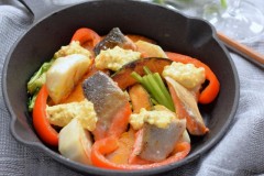 鮭と野菜の焼きサラダ