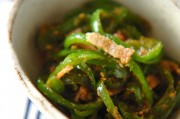 大量消費に!簡単即席ピーマンのきんぴらごま風味
