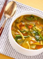 油揚げ・カレー味のスープ