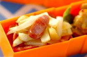 サツマイモとソーセージの炒め物